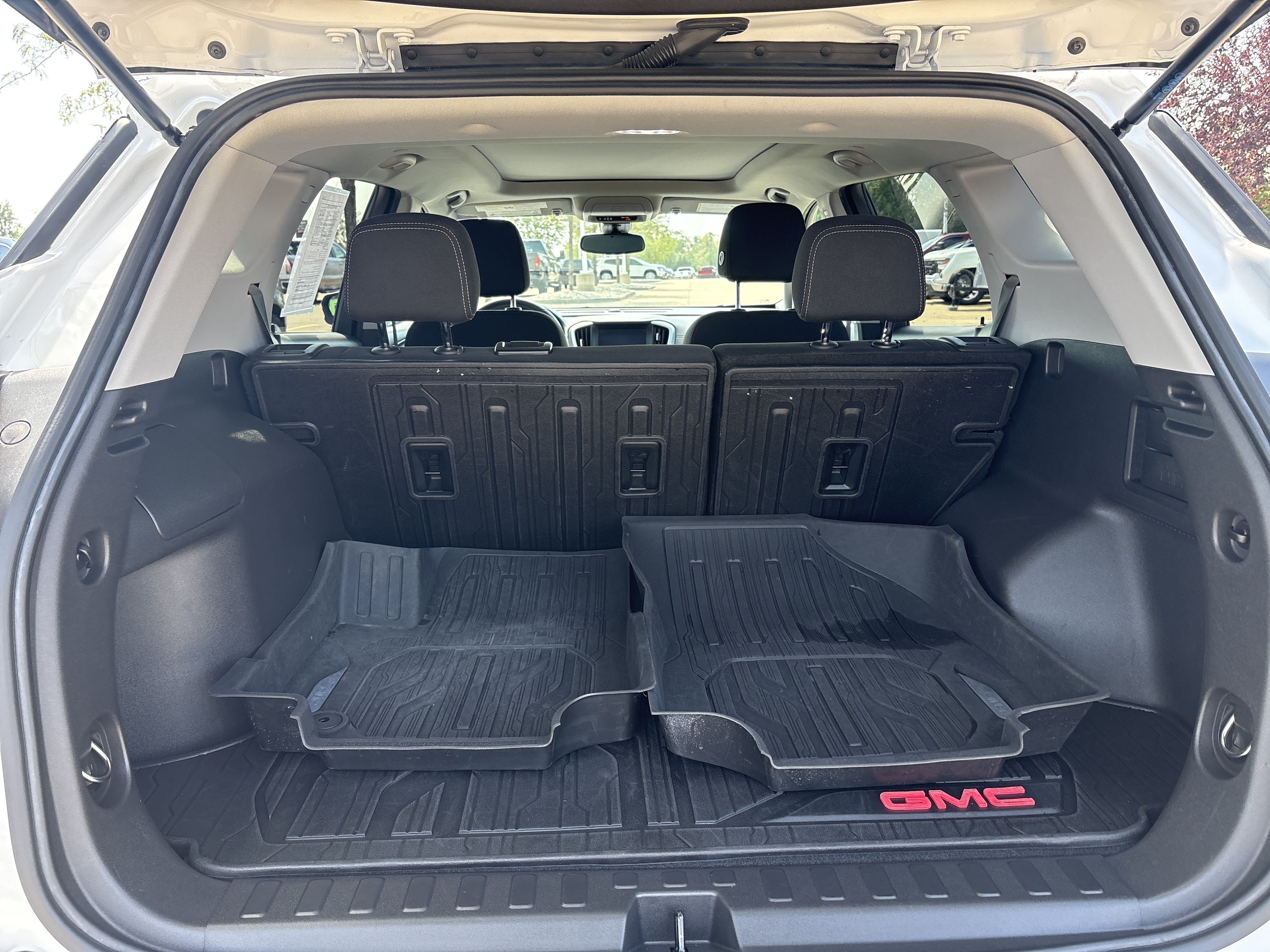 Used 2022 GMC Terrain SLE w/ Driver Convenience Package FWD image 14