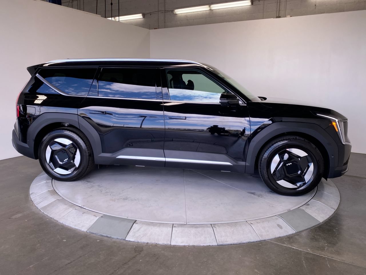 New 2026 Kia EV9 Wind AWD/4WD image 6