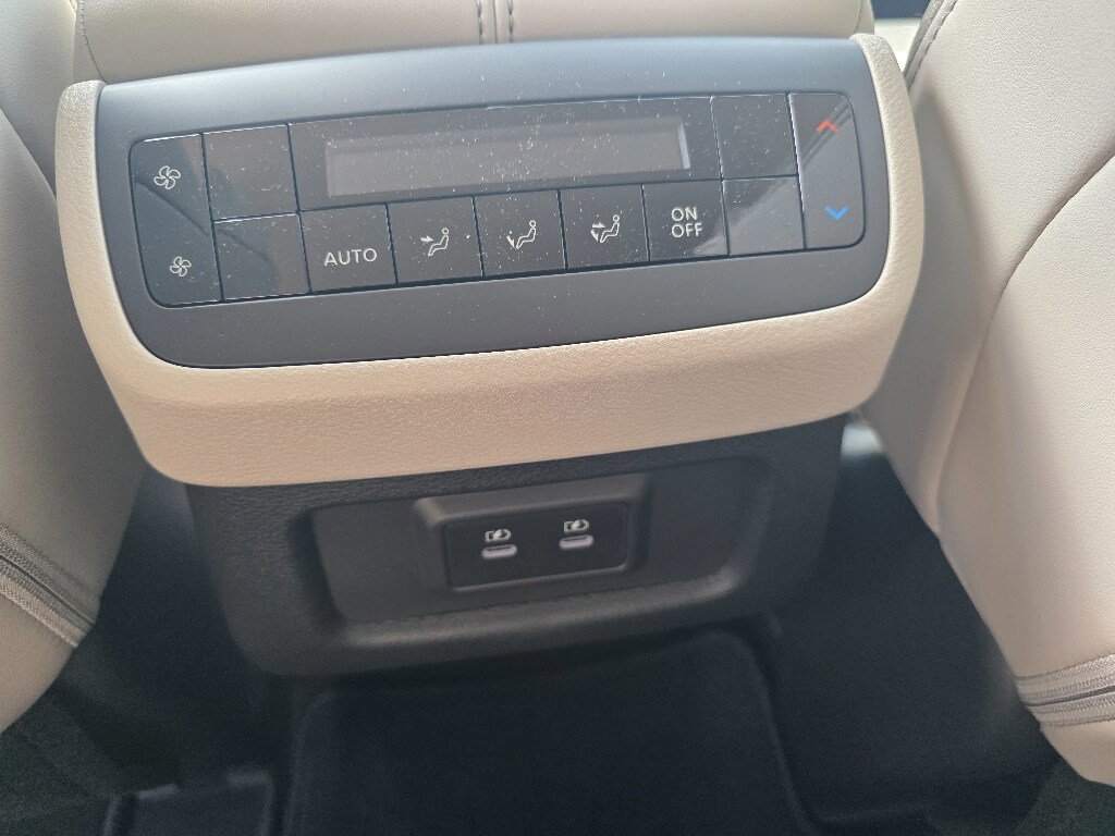New 2026 Nissan Pathfinder SL image 18