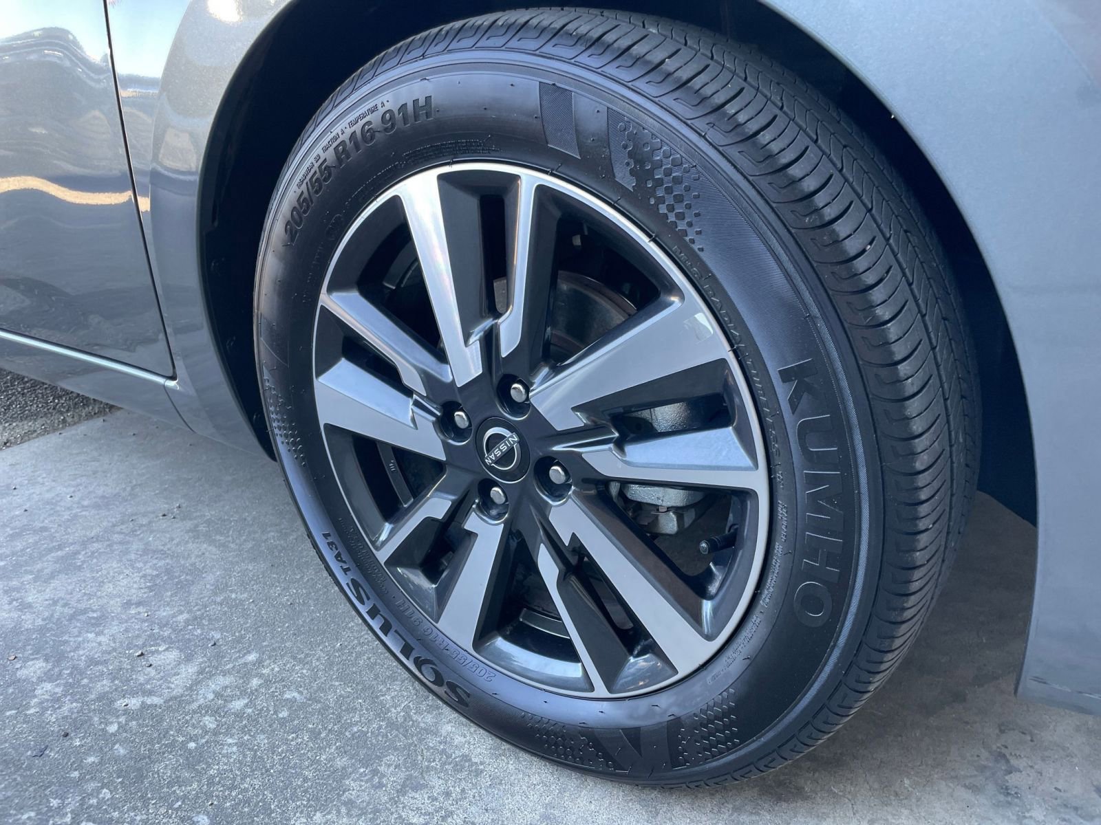 Used 2025 Nissan Versa SV image 29