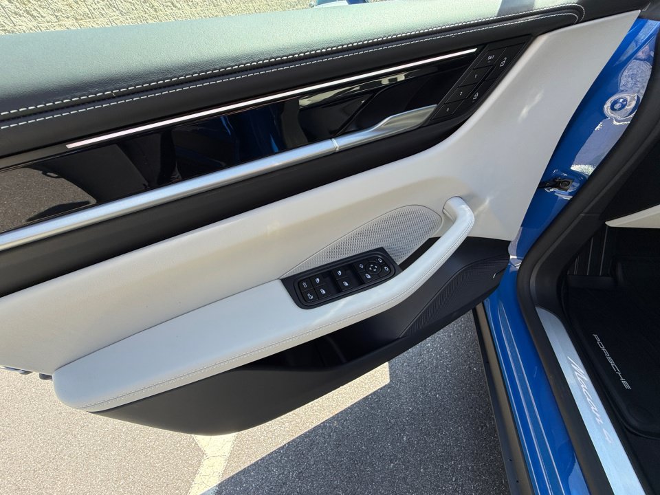 New 2026 Porsche Macan 4 Electric AWD/4WD image 21