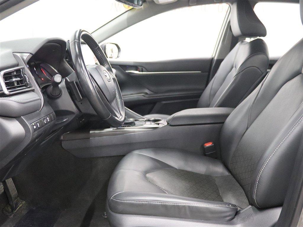 Used 2023 Toyota Camry XSE image 12