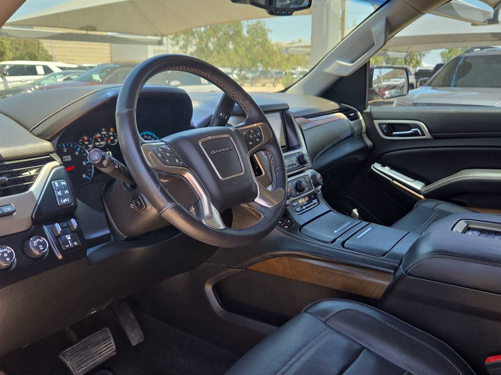 Used 2018 GMC Yukon XL Denali w/ Denali Ultimate Package AWD/4WD image 10