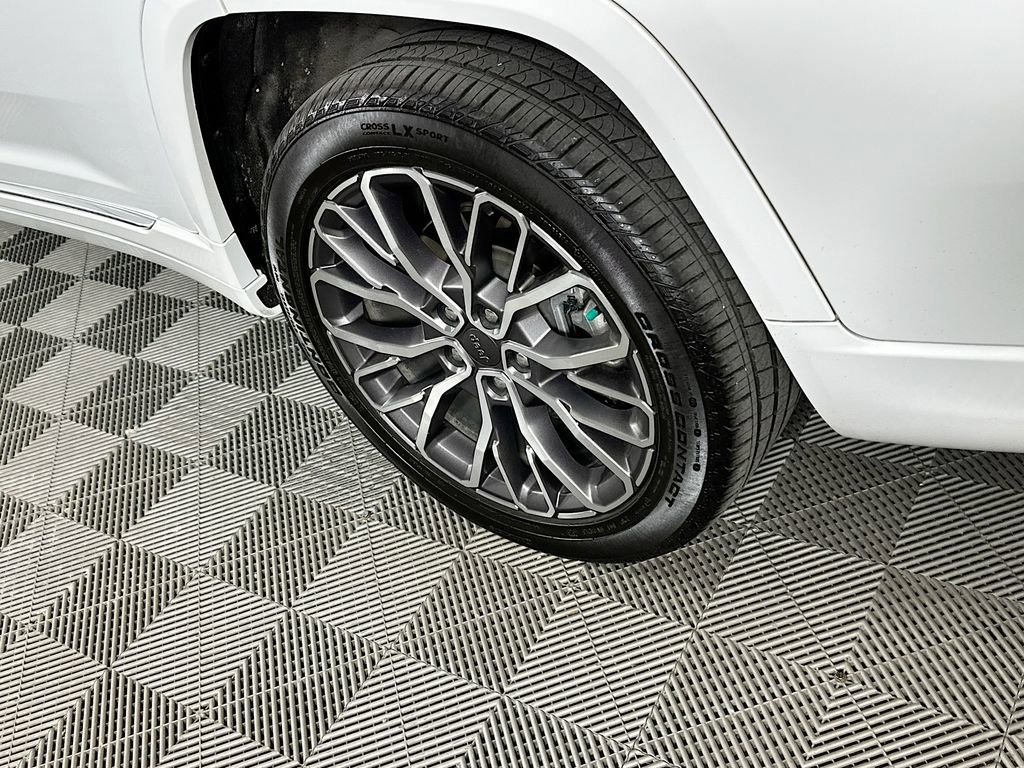 Certified 2024 Jeep Grand Cherokee L Summit AWD/4WD image 46