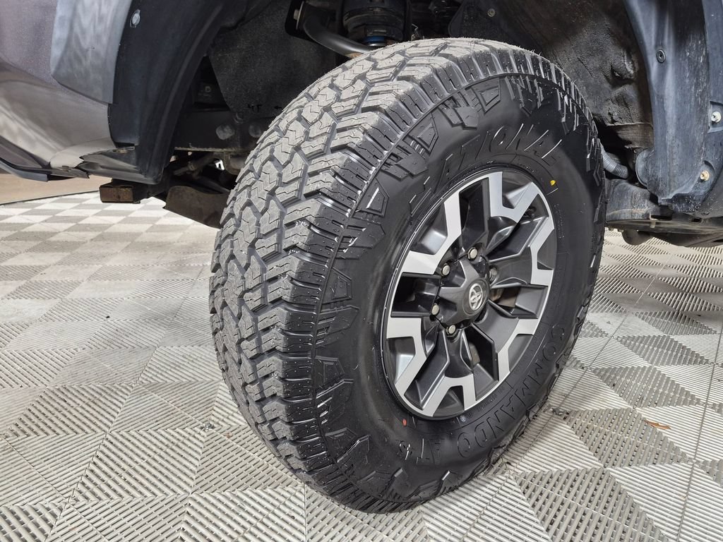 Used 2019 Toyota Tacoma TRD Off-Road AWD/4WD image 10