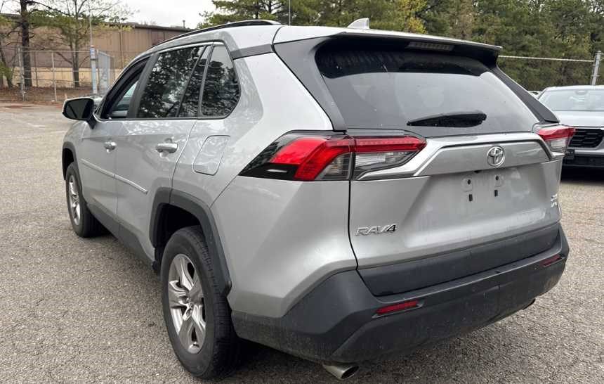 Used 2023 Toyota RAV4 XLE AWD/4WD image 6