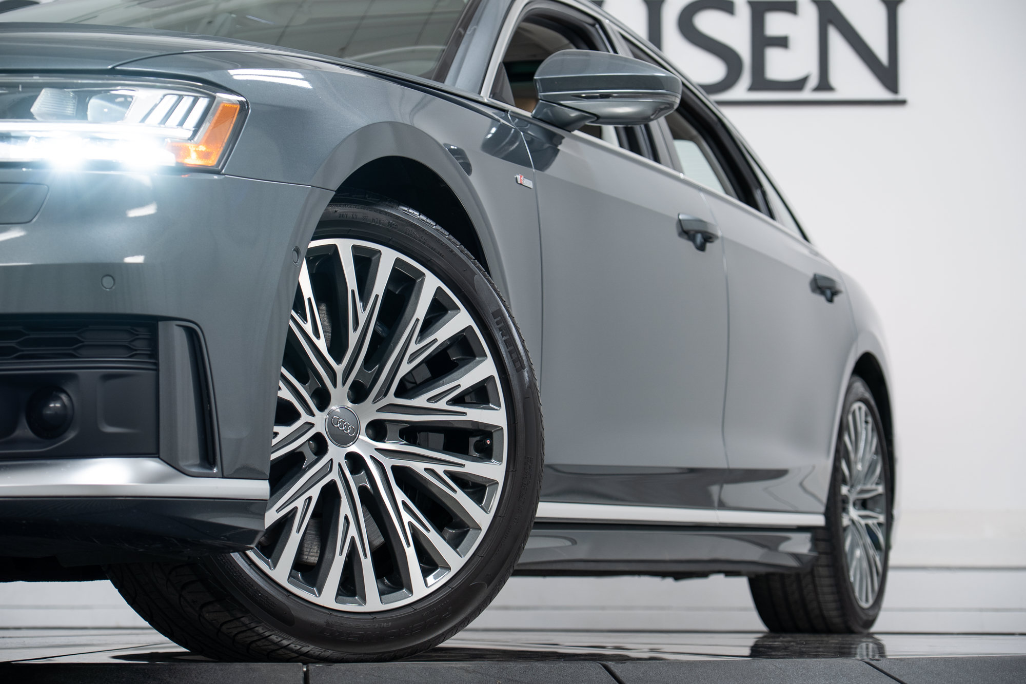 Used 2021 Audi A8 L 4.0T w/ Executive Plus Package AWD/4WD image 31