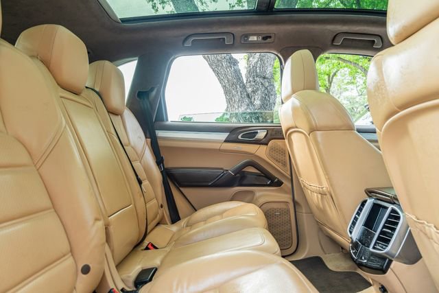 Used 2016 Porsche Cayenne Turbo AWD/4WD image 41