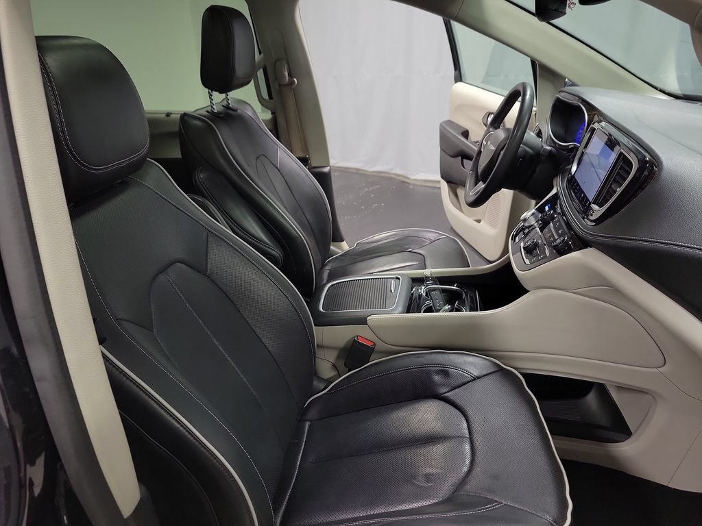 Used 2023 Chrysler Pacifica Limited FWD image 22