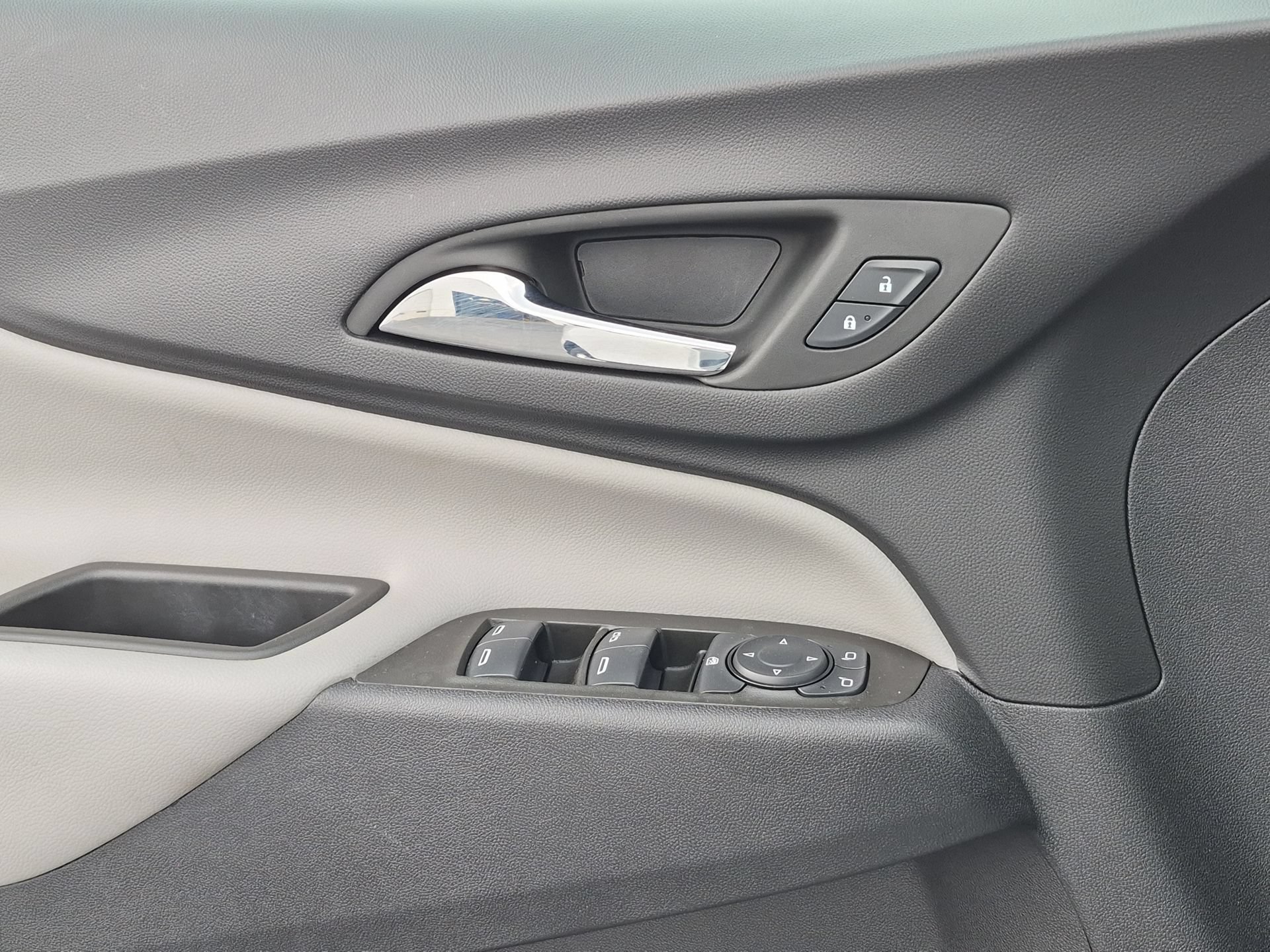 Certified 2024 Chevrolet Equinox LS FWD image 23