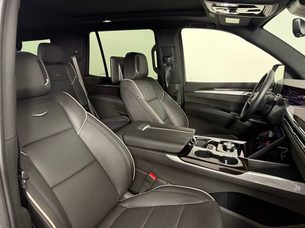 Used 2025 Cadillac Escalade Premium Luxury AWD/4WD image 16