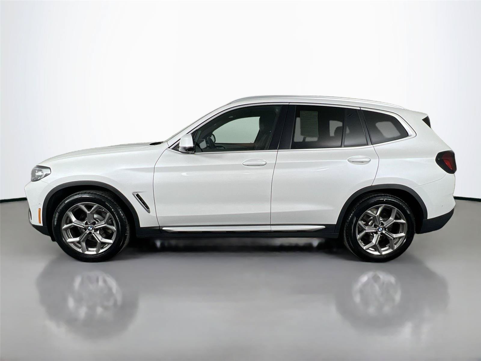 Used 2023 BMW X3 xDrive30i w/ Premium Package AWD/4WD image 3