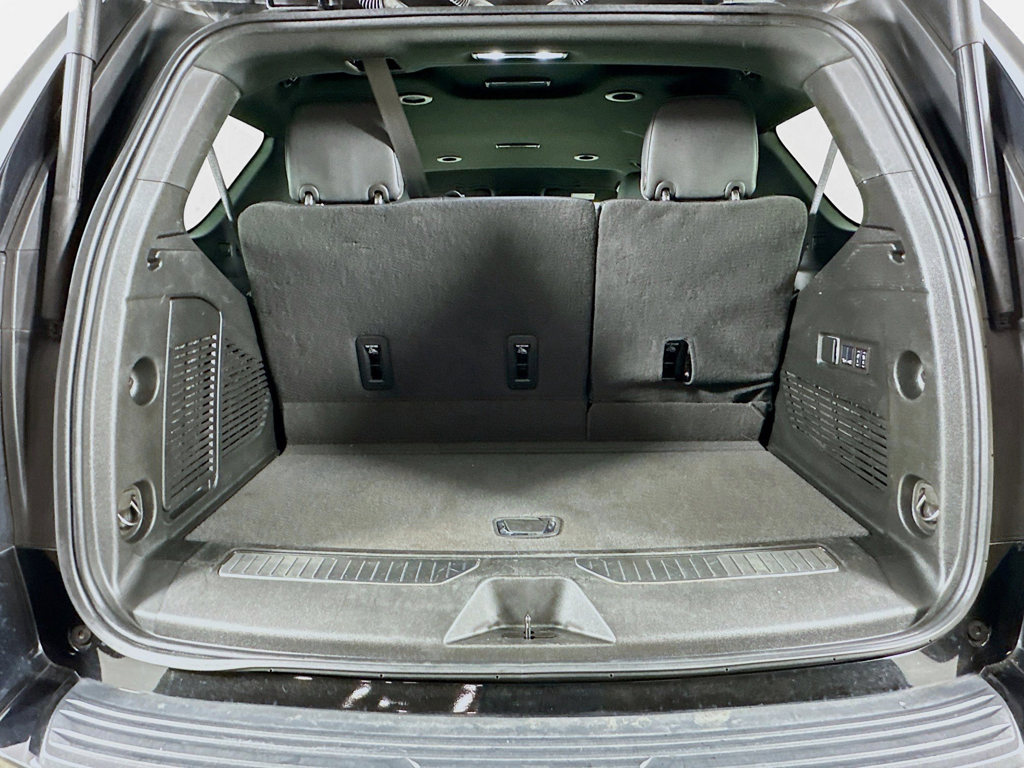 Used 2024 Chevrolet Tahoe Premier image 30