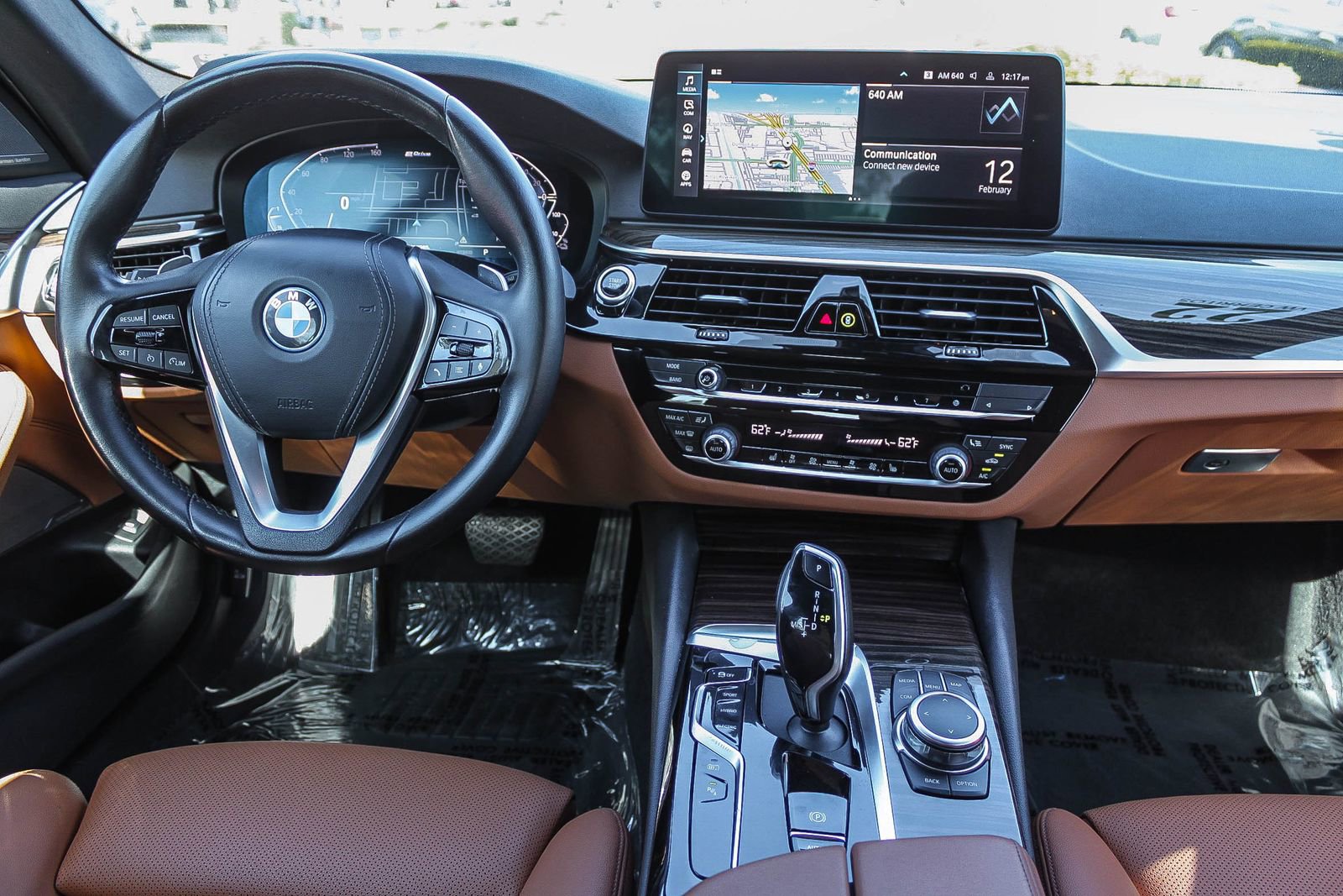 Used 2022 BMW 530e w/ Premium Package image 13