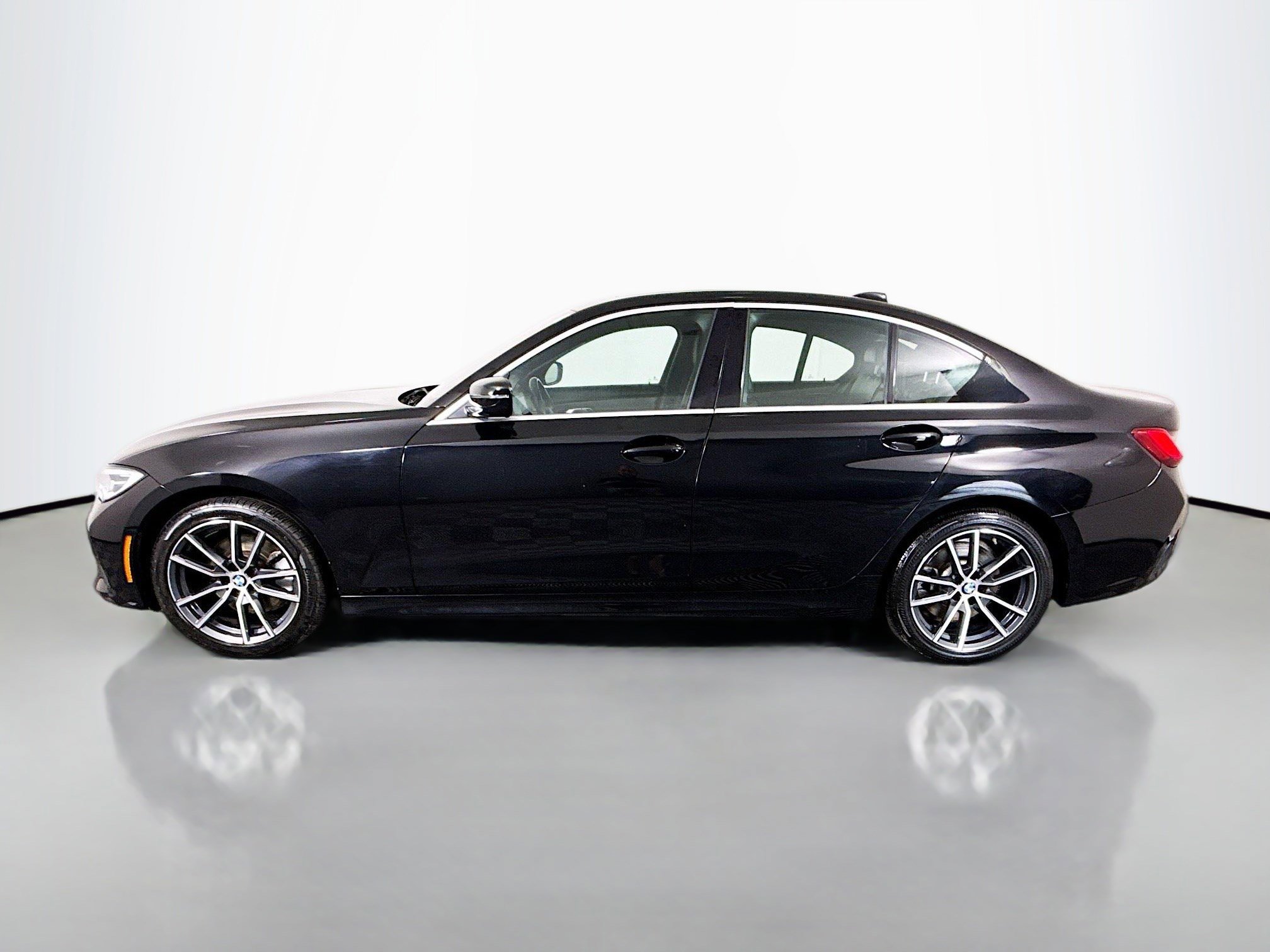Used 2019 BMW 330i xDrive Sedan w/ Convenience Package AWD/4WD image 6