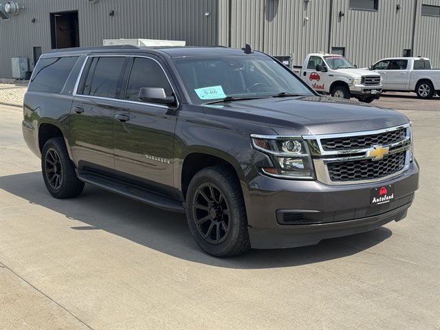 Used 2018 Chevrolet Suburban LT AWD/4WD image 3