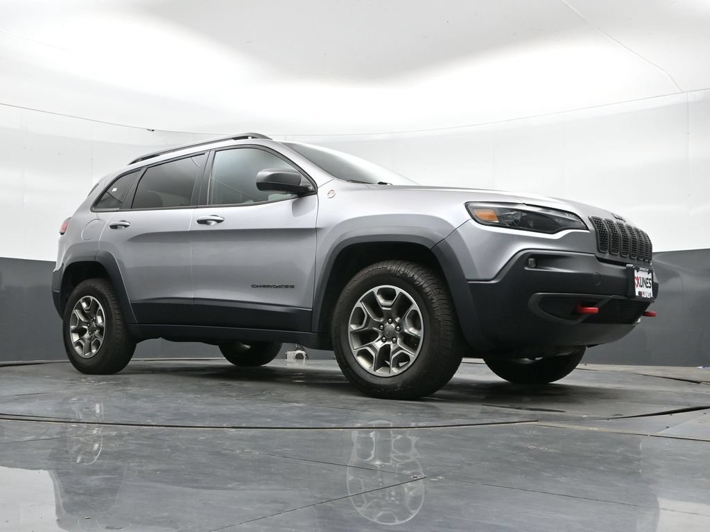 Used 2020 Jeep Cherokee Trailhawk AWD/4WD image 44