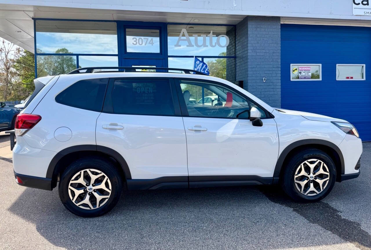 Used 2023 Subaru Forester Premium AWD/4WD image 2