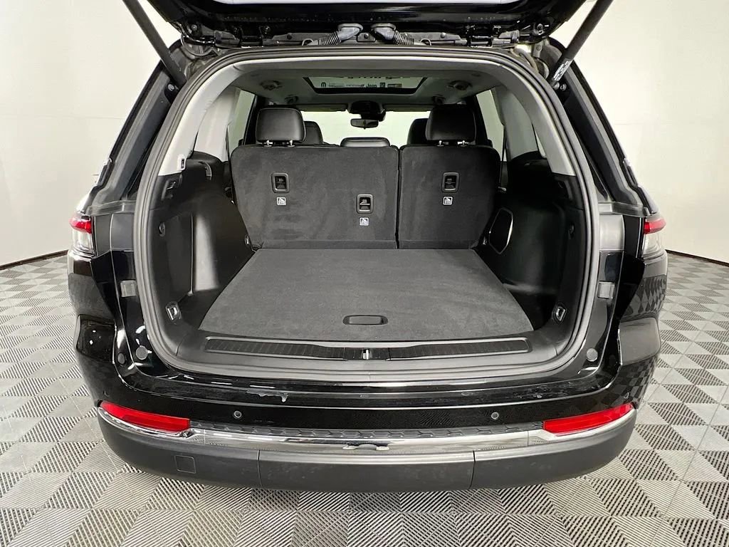 Used 2023 Jeep Grand Cherokee 4WD 4xe image 28