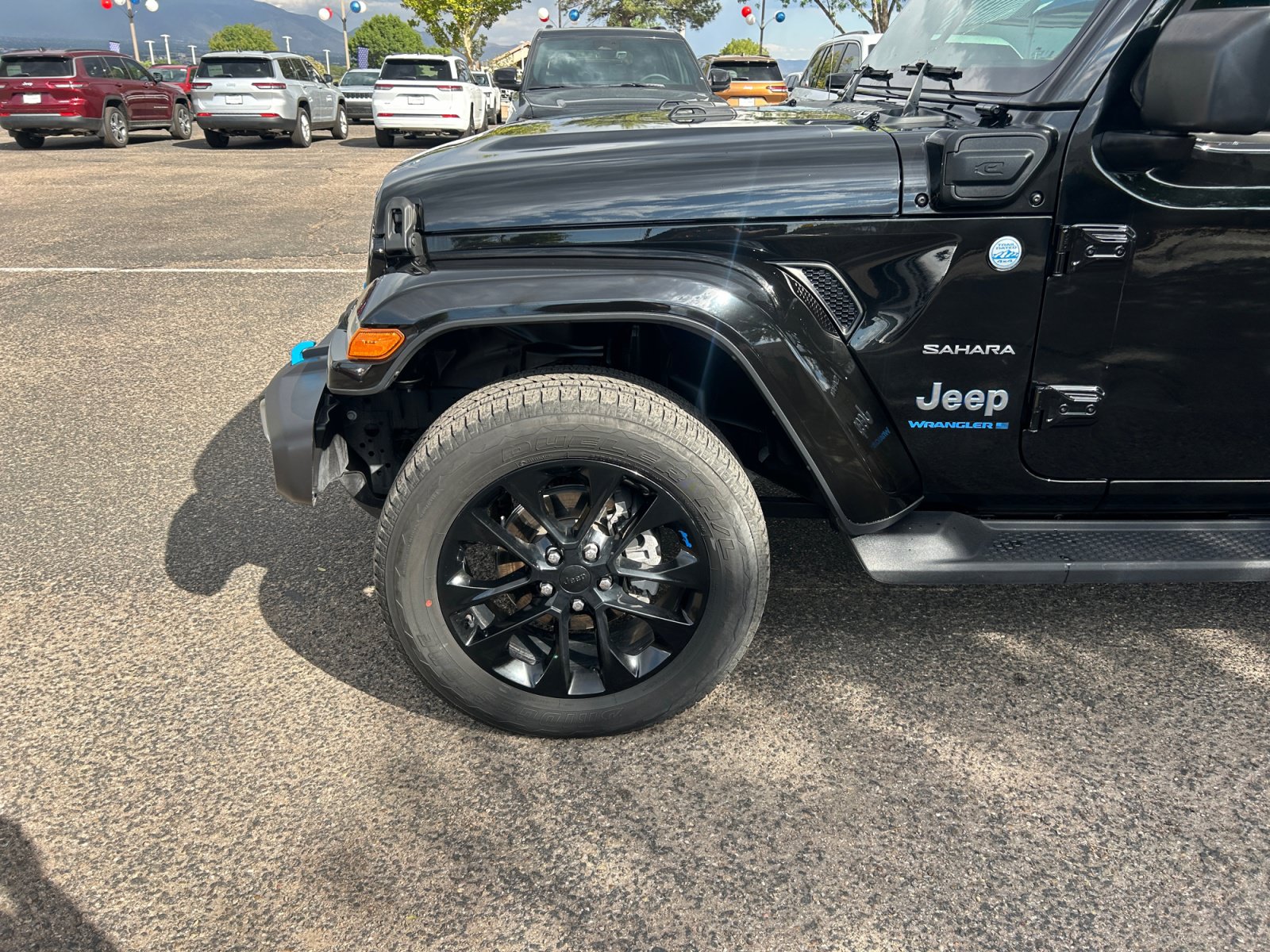 Used 2023 Jeep Wrangler Unlimited Sahara w/ Cold Weather Group AWD/4WD image 26