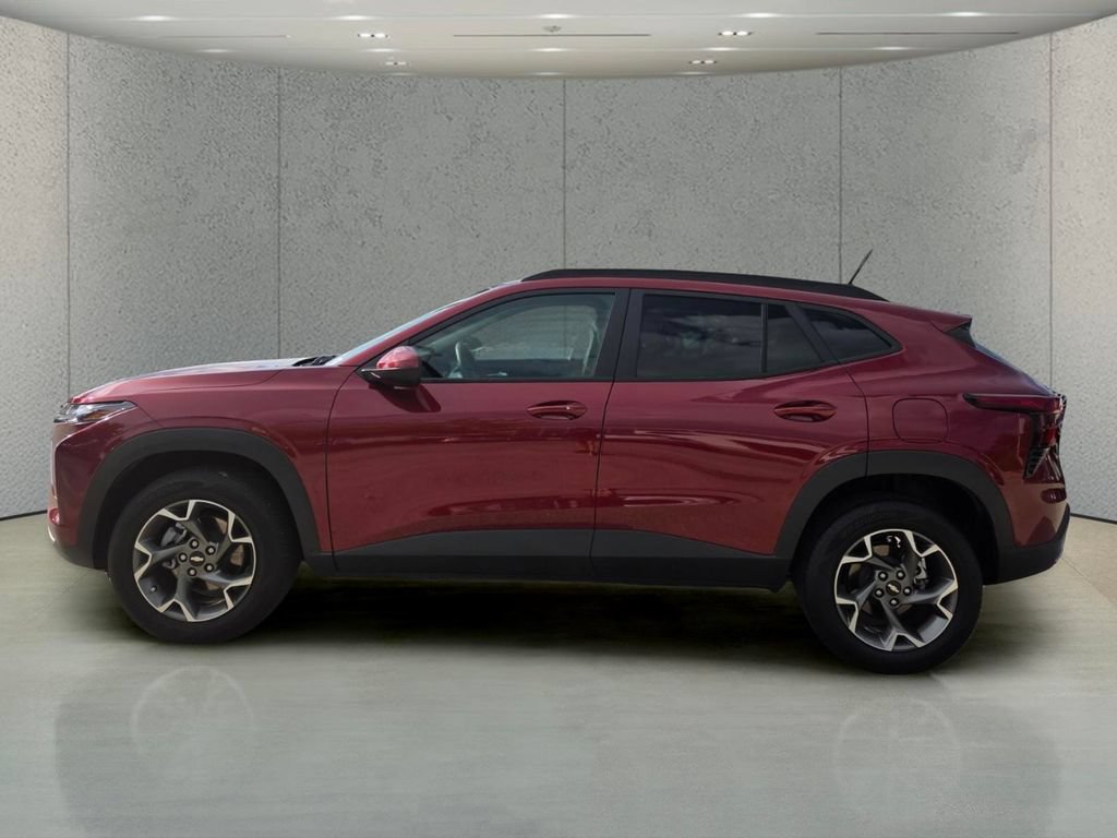 Used 2025 Chevrolet Trax LT w/ LT Convenience Package FWD image 2