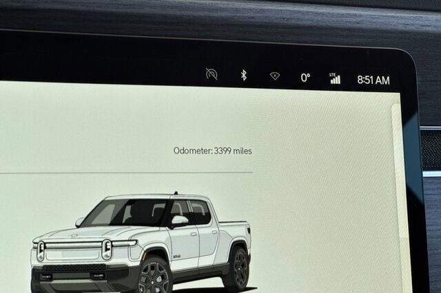 Used 2026 Rivian R1T Adventure AWD/4WD image 23