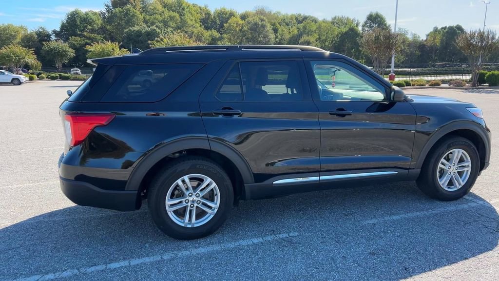 Used 2022 Ford Explorer XLT w/ Equipment Group 202A image 6