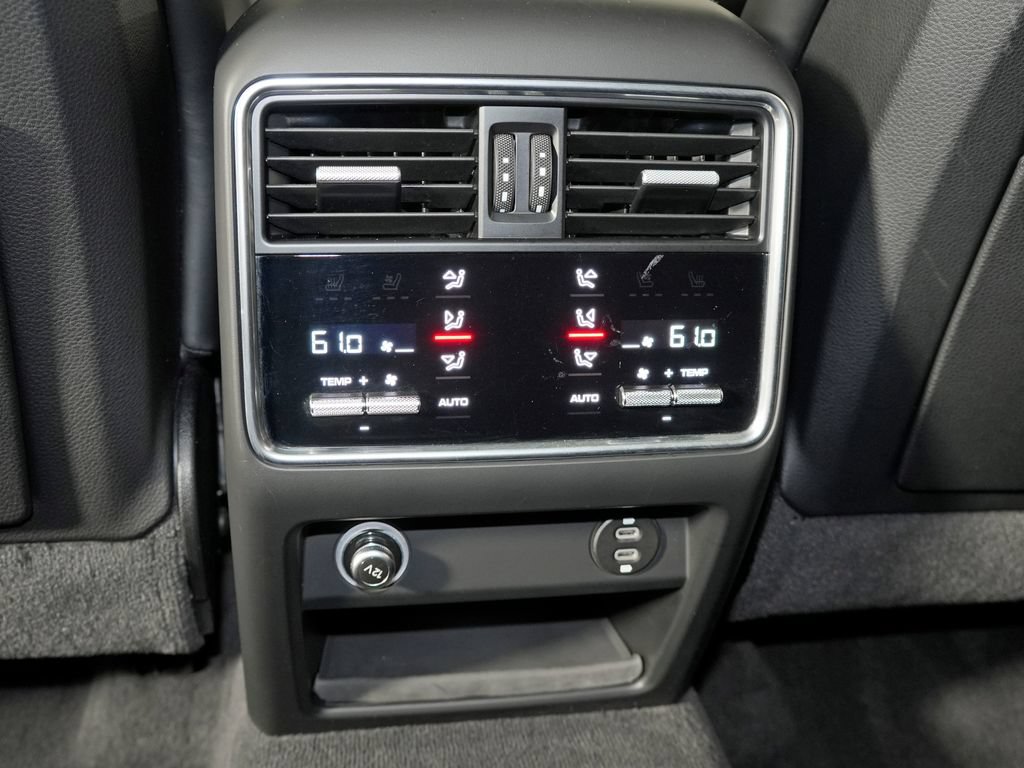 Certified 2023 Porsche Cayenne AWD/4WD image 38