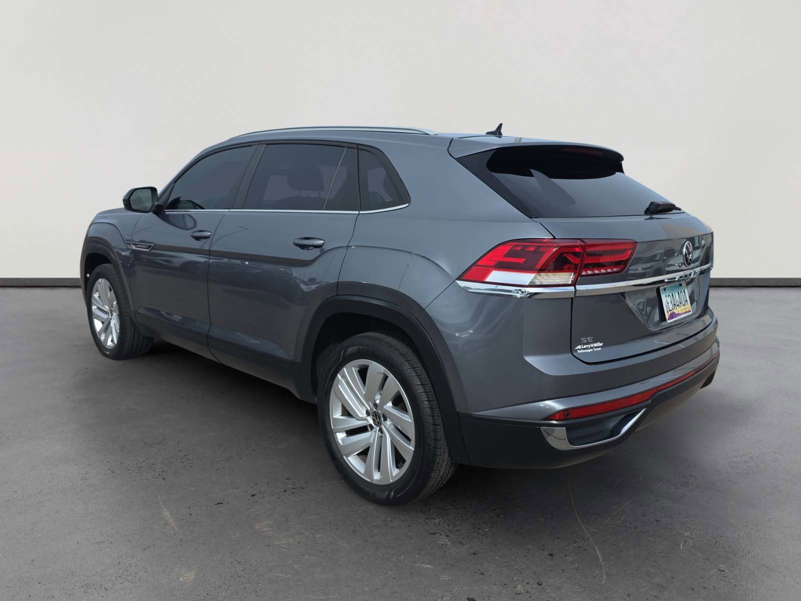 Used 2020 Volkswagen Atlas Cross Sport SE w/ Panoramic Sunroof Package image 3