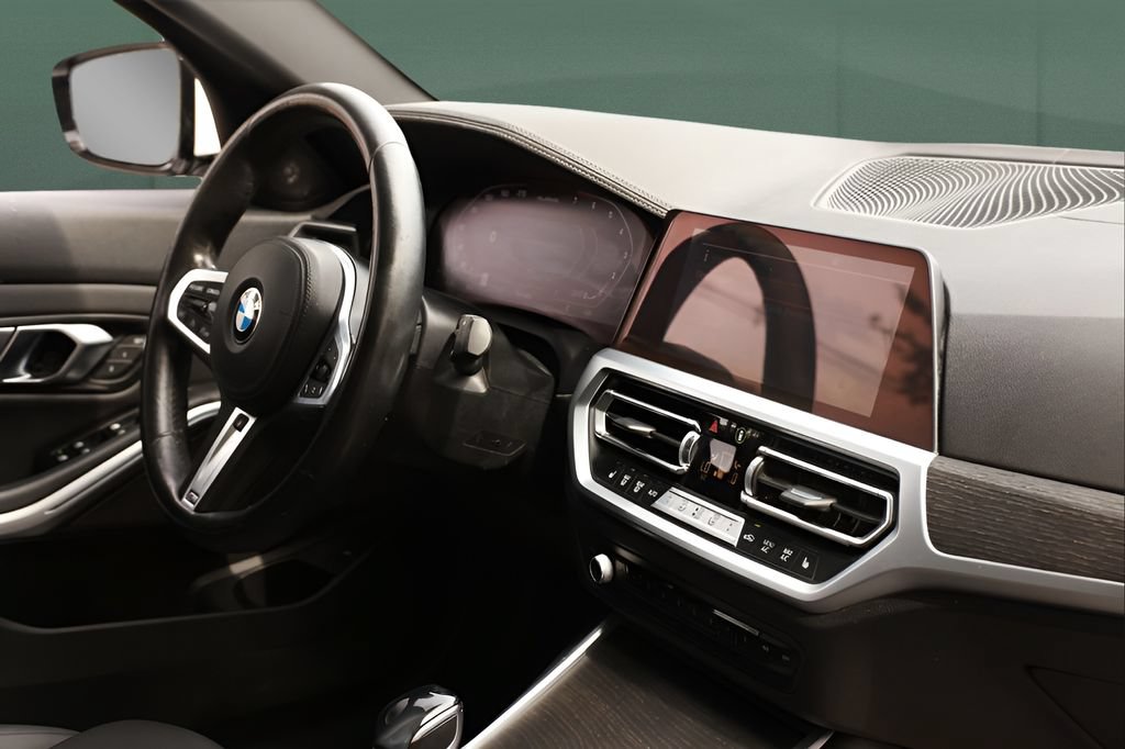 Used 2020 BMW 330i Sedan w/ M Sport Package RWD image 25