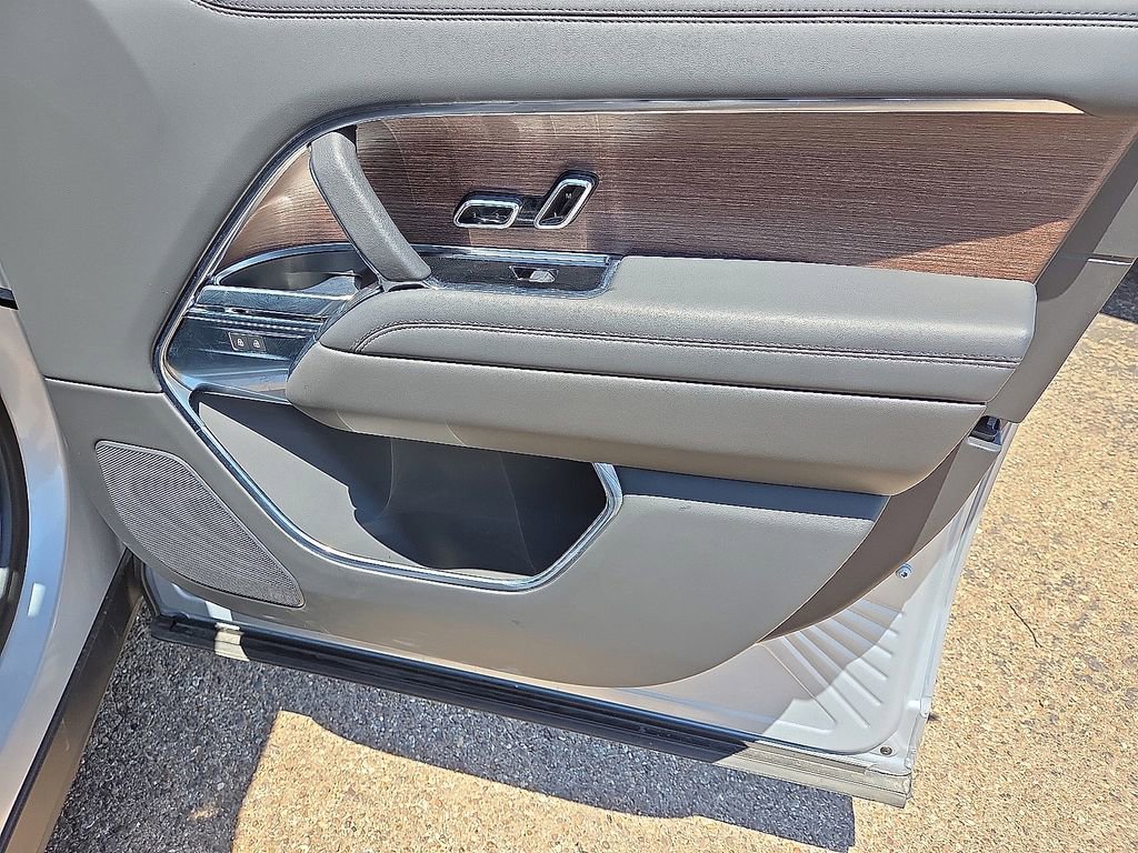 Used 2024 Land Rover Range Rover SE image 14