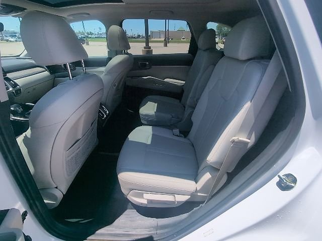 Used 2023 Kia Sorento EX w/ Panoramic Sunroof Package FWD image 11