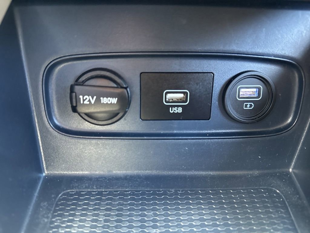 Used 2021 Hyundai Venue image 24