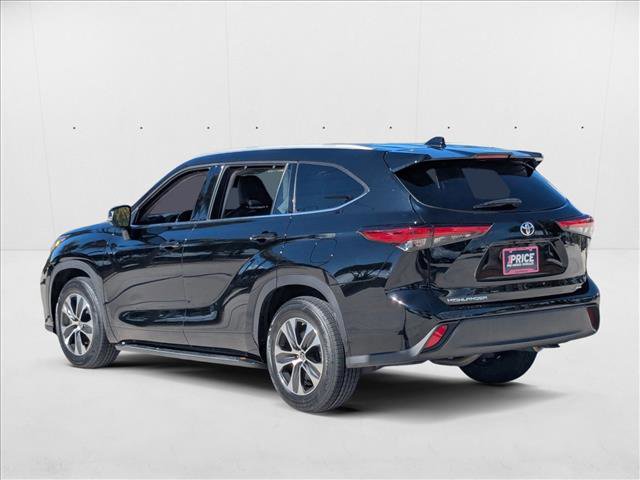 Used 2022 Toyota Highlander XLE image 7