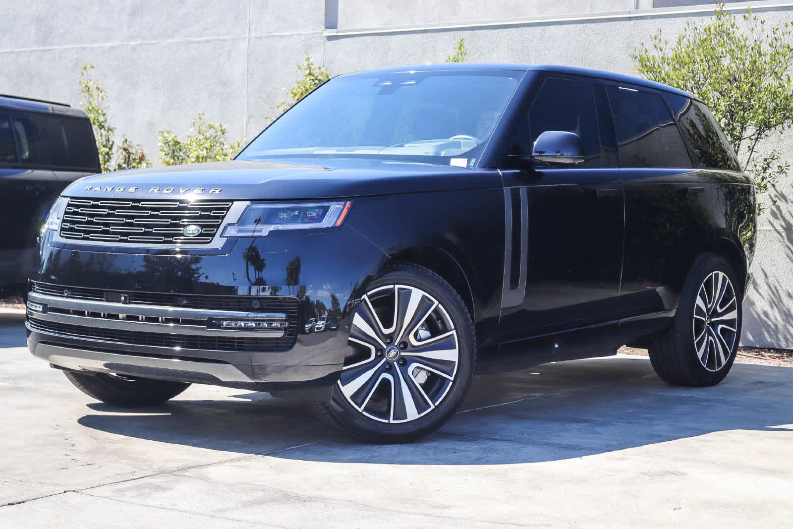 Used 2025 Land Rover Range Rover SE