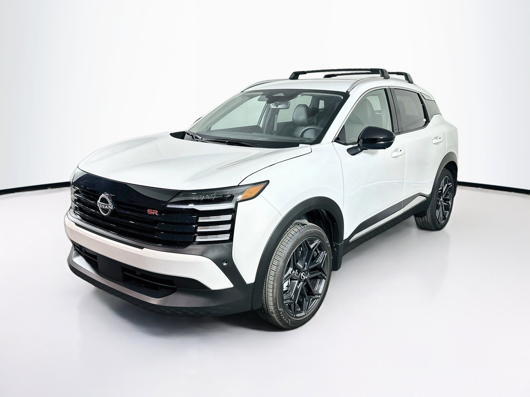 Used 2026 Nissan Kicks SR w/ Illumination Package FWD image 3