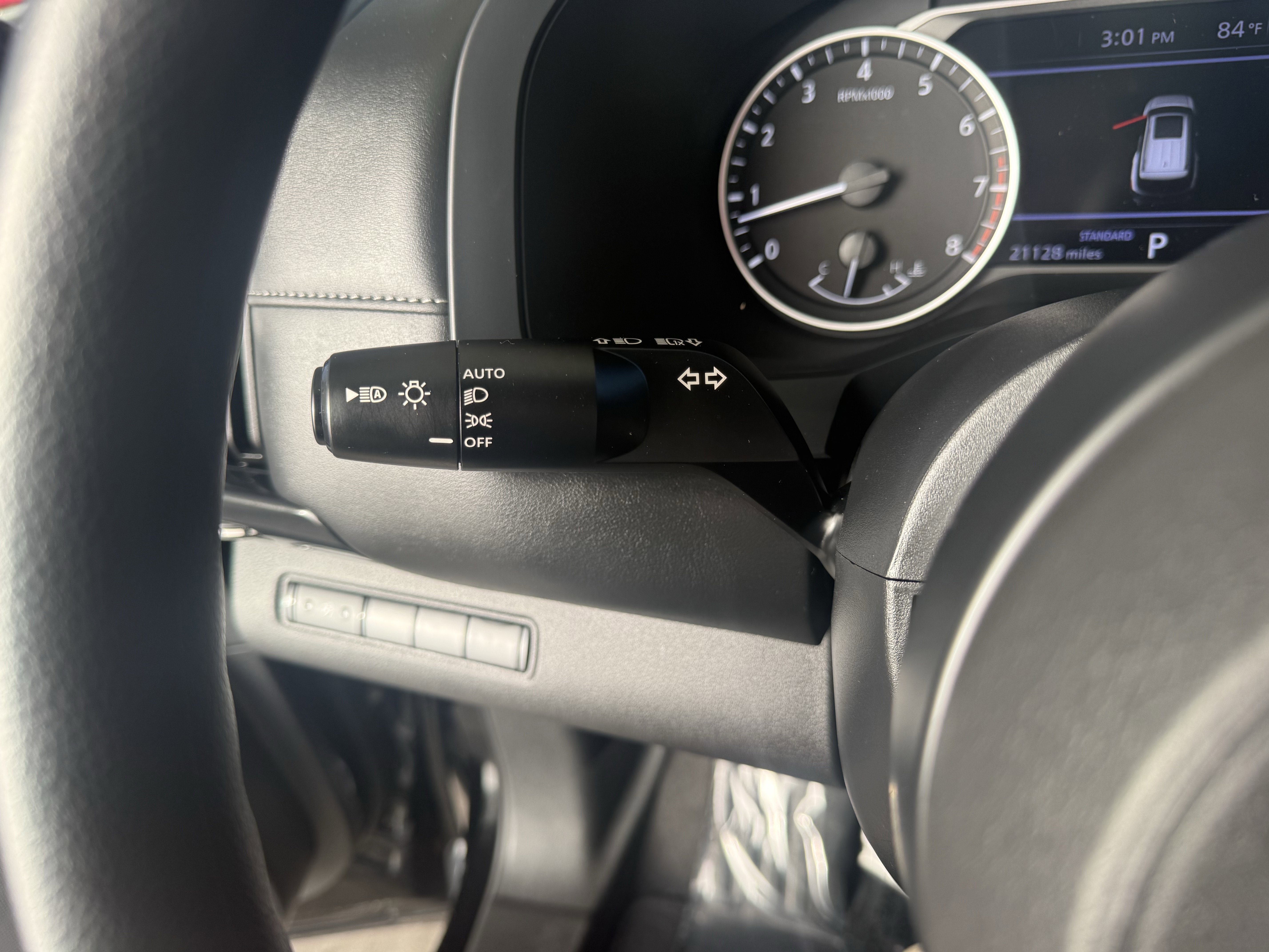 Used 2024 Nissan Pathfinder S image 13