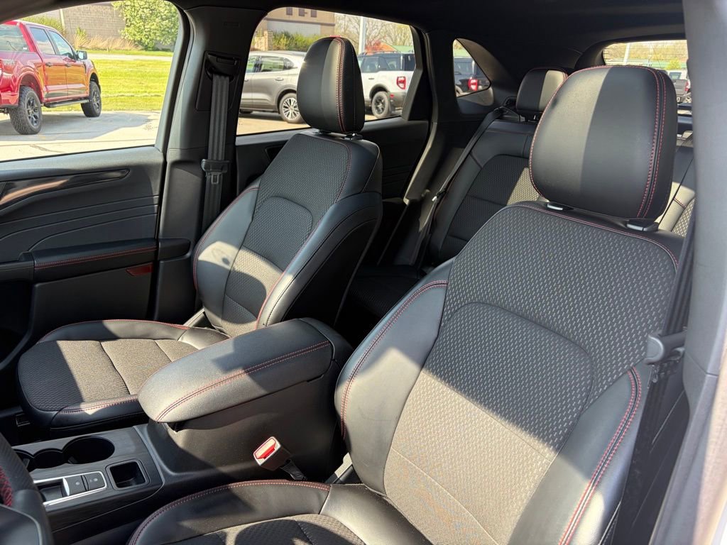 Used 2024 Ford Escape ST-Line w/ Tech Pack #1 AWD/4WD image 3