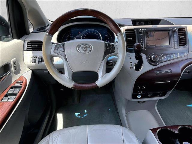 Used 2013 Toyota Sienna Limited w/ Premium Pkg AWD/4WD image 7