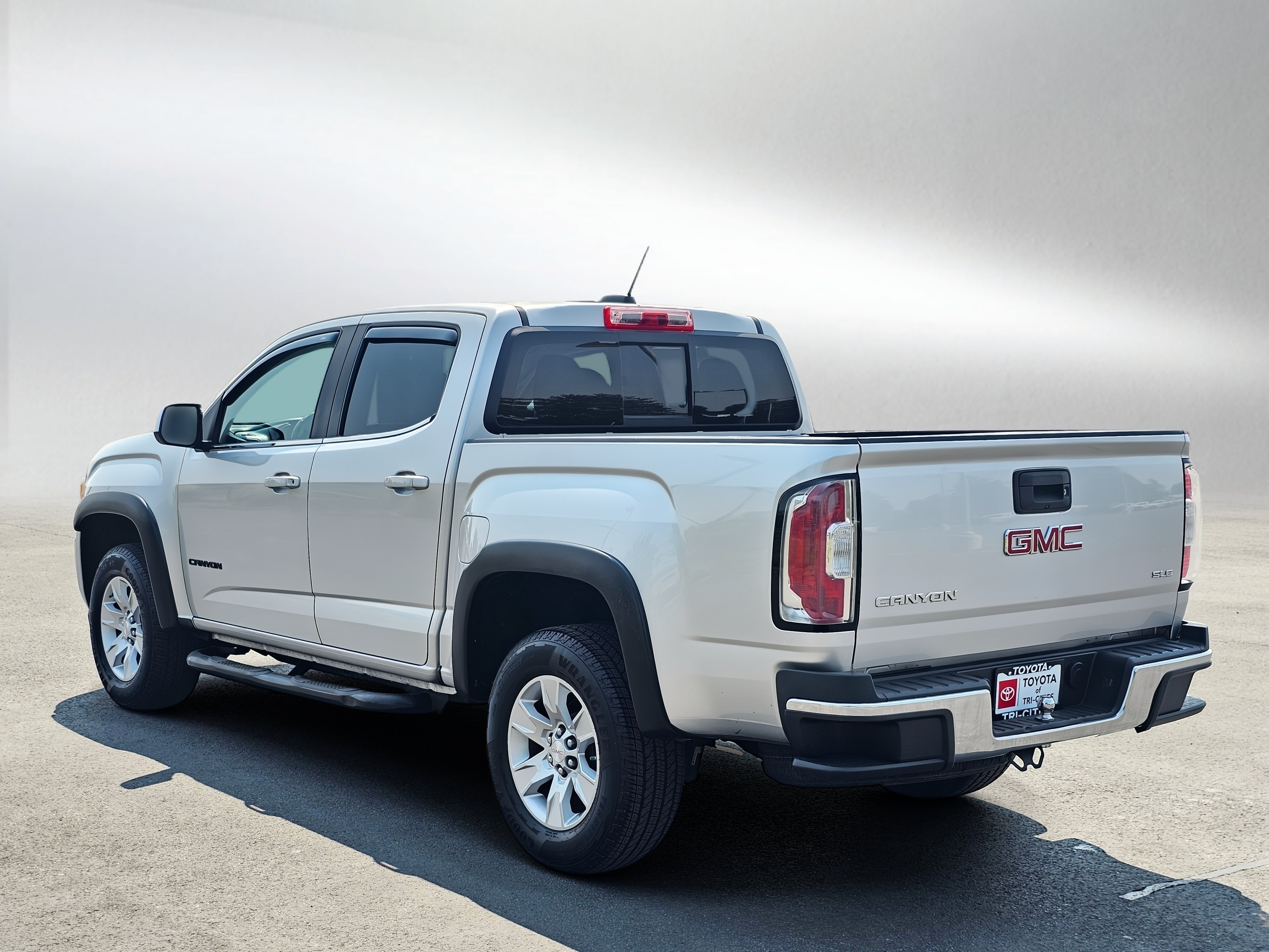 Used 2016 GMC Canyon SLE w/ SLE Convenience Package RWD image 3