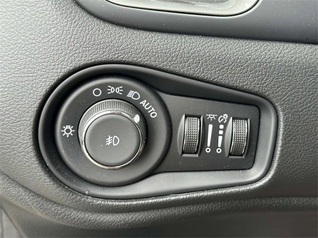 Used 2023 Jeep Renegade Limited w/ Sun/Sound Group image 24