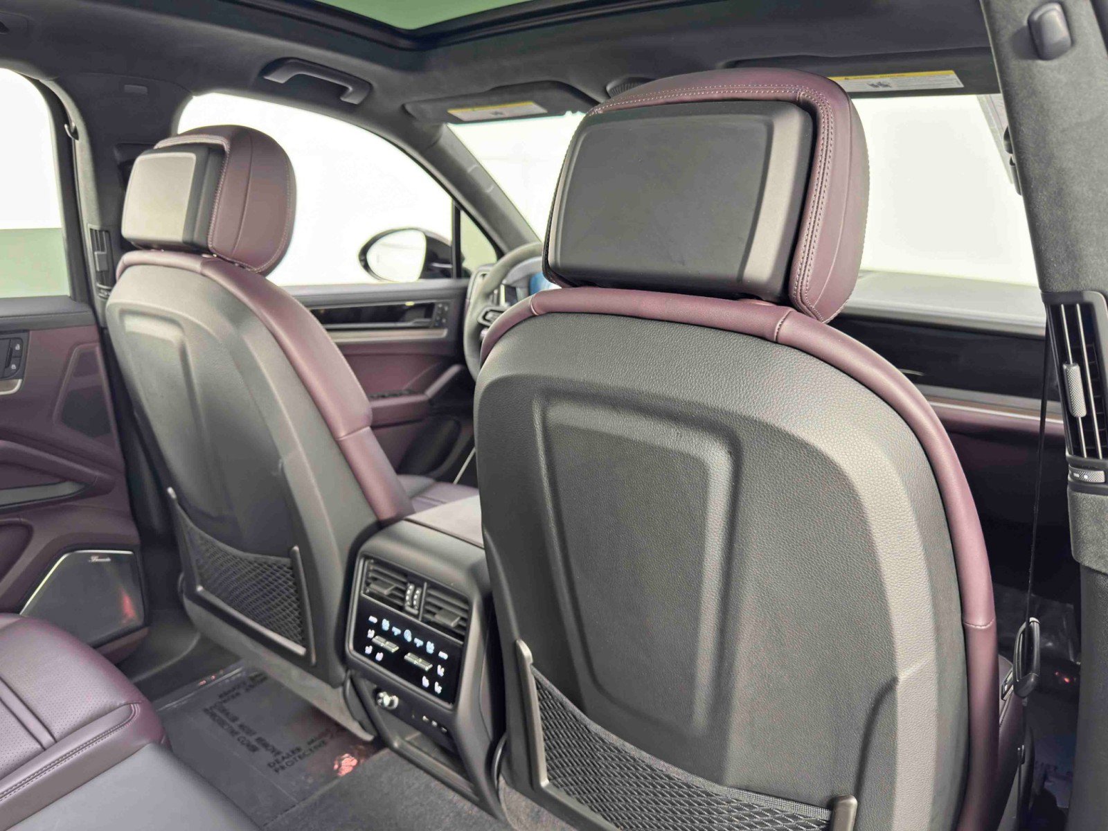 Used 2024 Porsche Cayenne Turbo AWD/4WD image 39