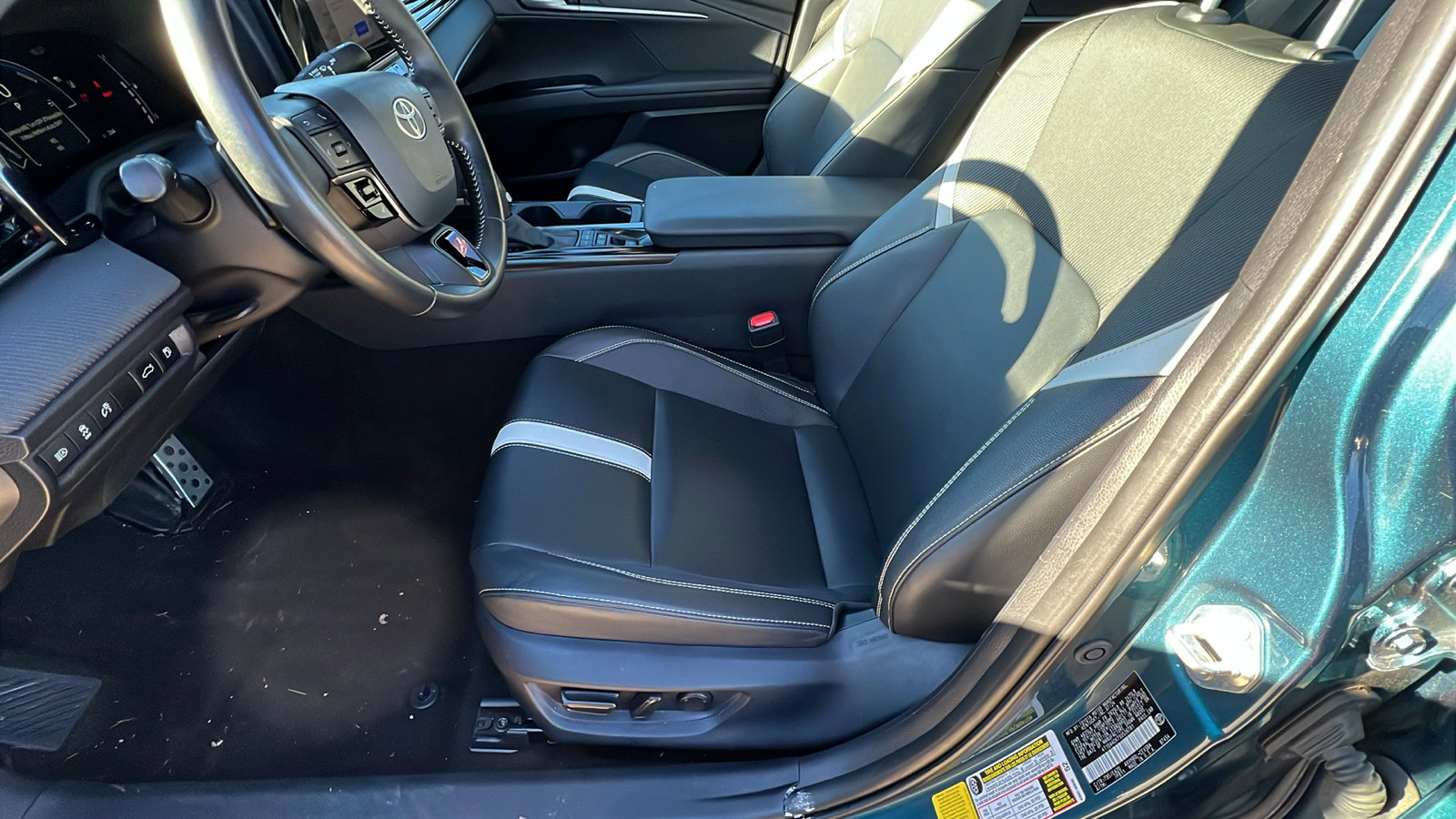 Used 2025 Toyota Camry SE image 16