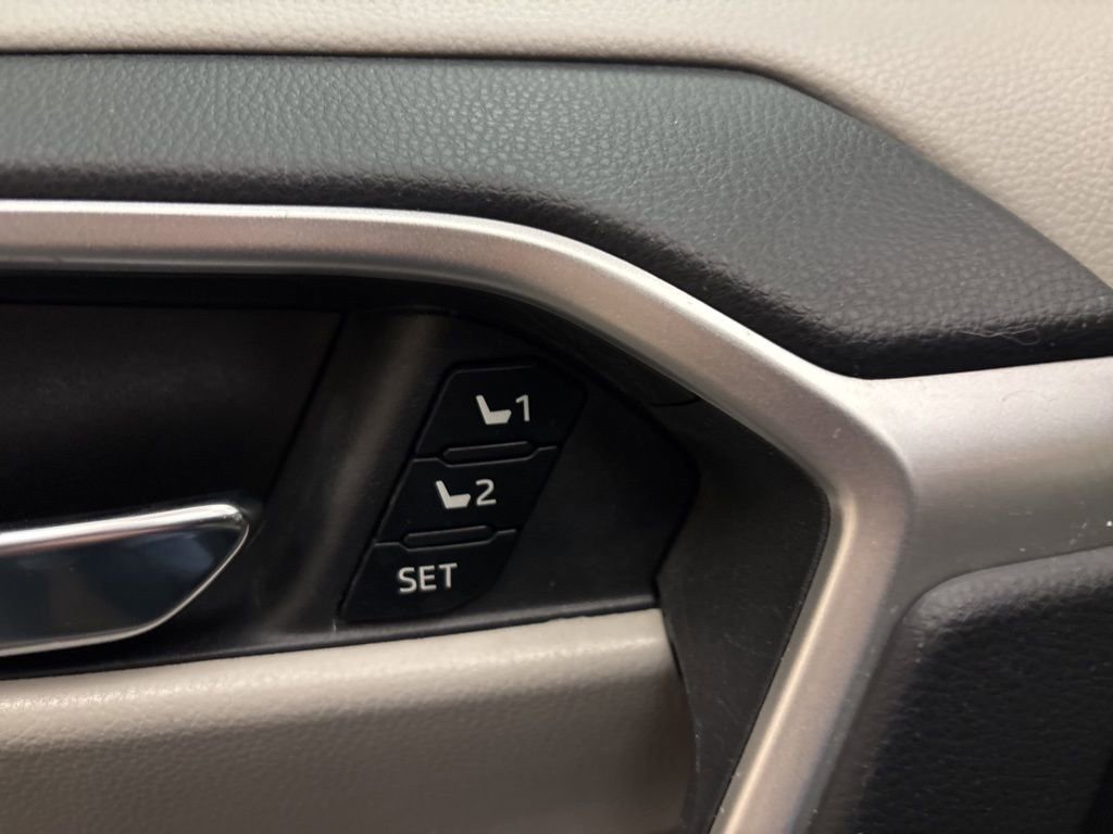 Used 2020 Toyota RAV4 XLE Premium image 11