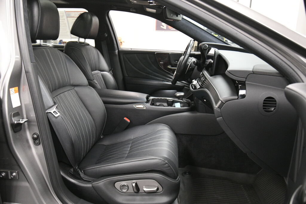 Used 2023 Lexus LS 500 AWD w/ Interior Upgrade Package image 28
