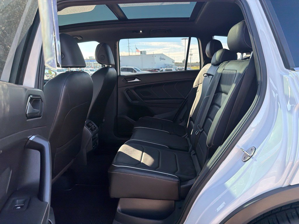 Used 2022 Volkswagen Tiguan SEL R-Line AWD/4WD image 19