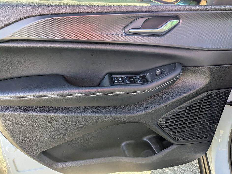 Used 2023 Jeep Grand Cherokee Altitude image 14