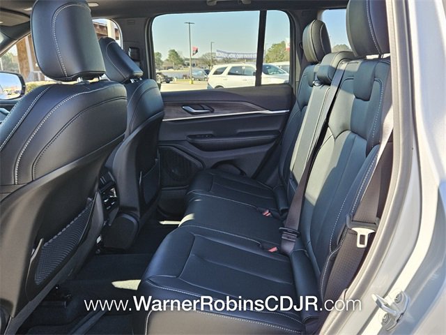 New 2025 Jeep Grand Cherokee Limited w/ Black Appearance Package image 6