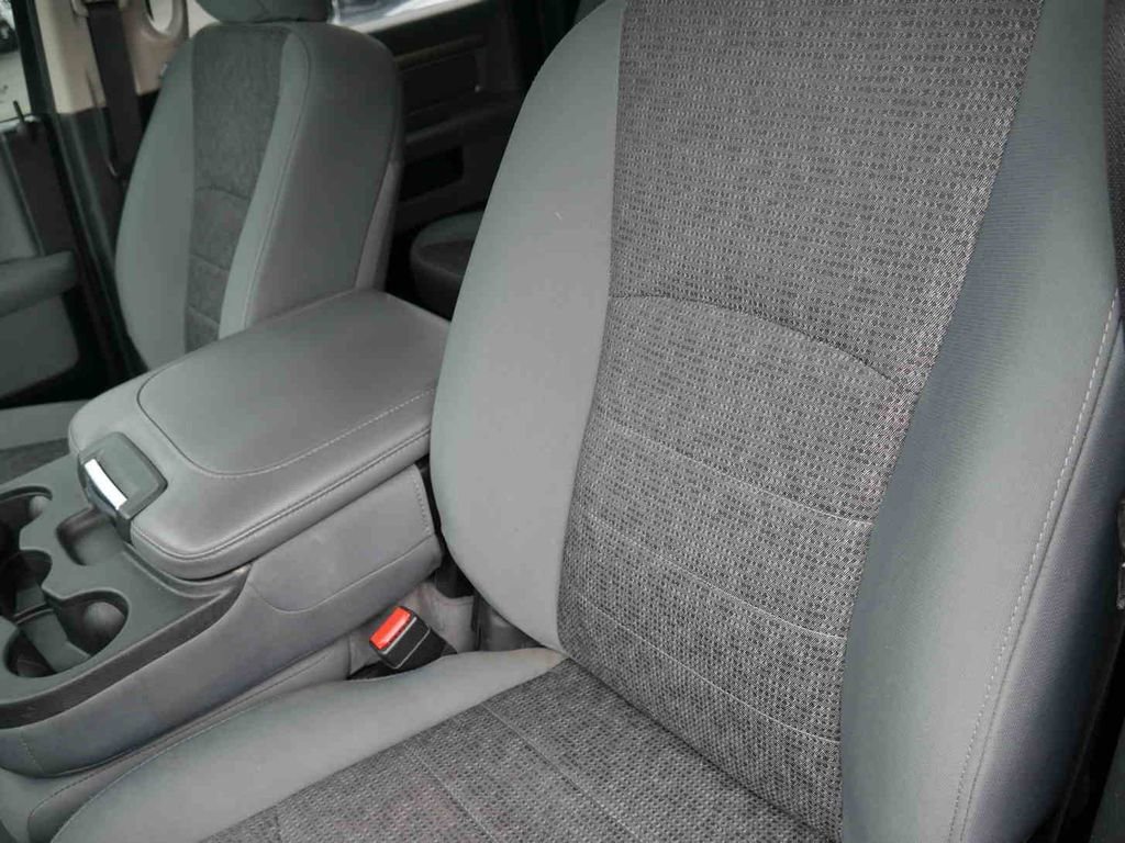 Used 2018 RAM 1500 SLT image 31