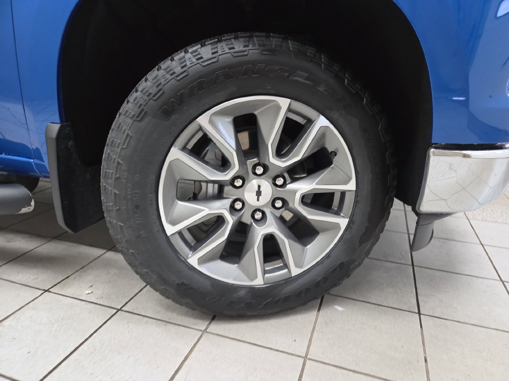 Used 2023 Chevrolet Silverado 1500 LTZ AWD/4WD image 8